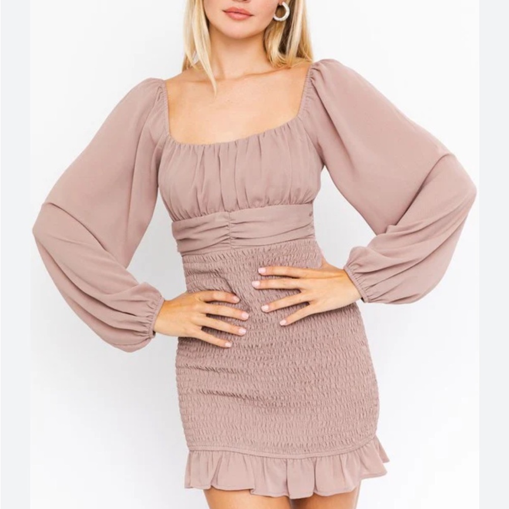 Le Lis Alicia Smocked Dress Size Large NWT